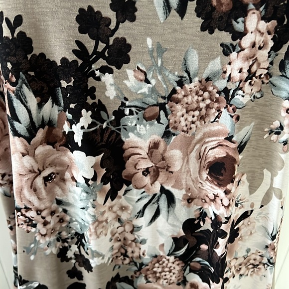 Floral Sleeveless Dress - Picture 2 of 4